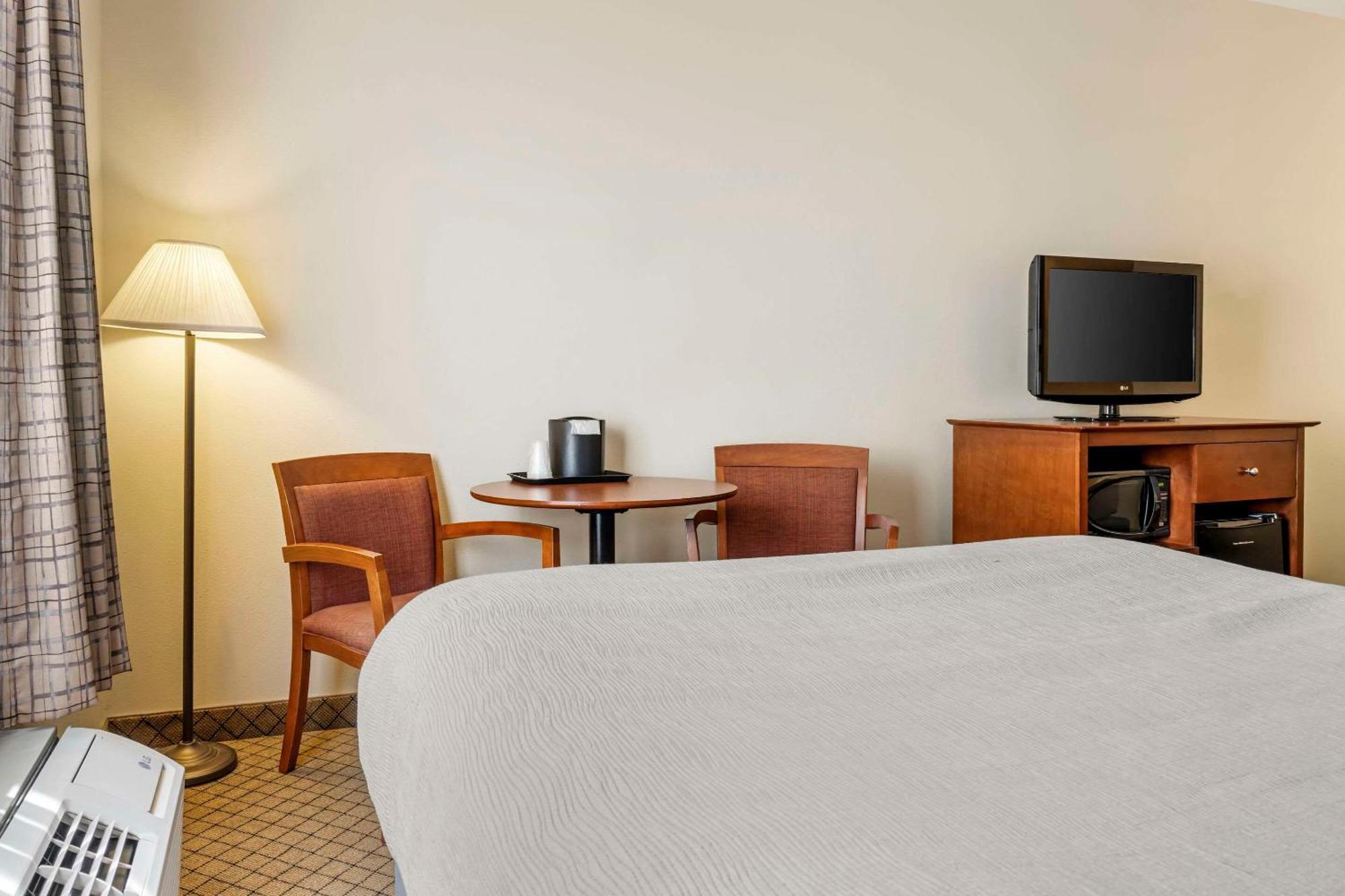 Quality Inn Airport Moncton Esterno foto