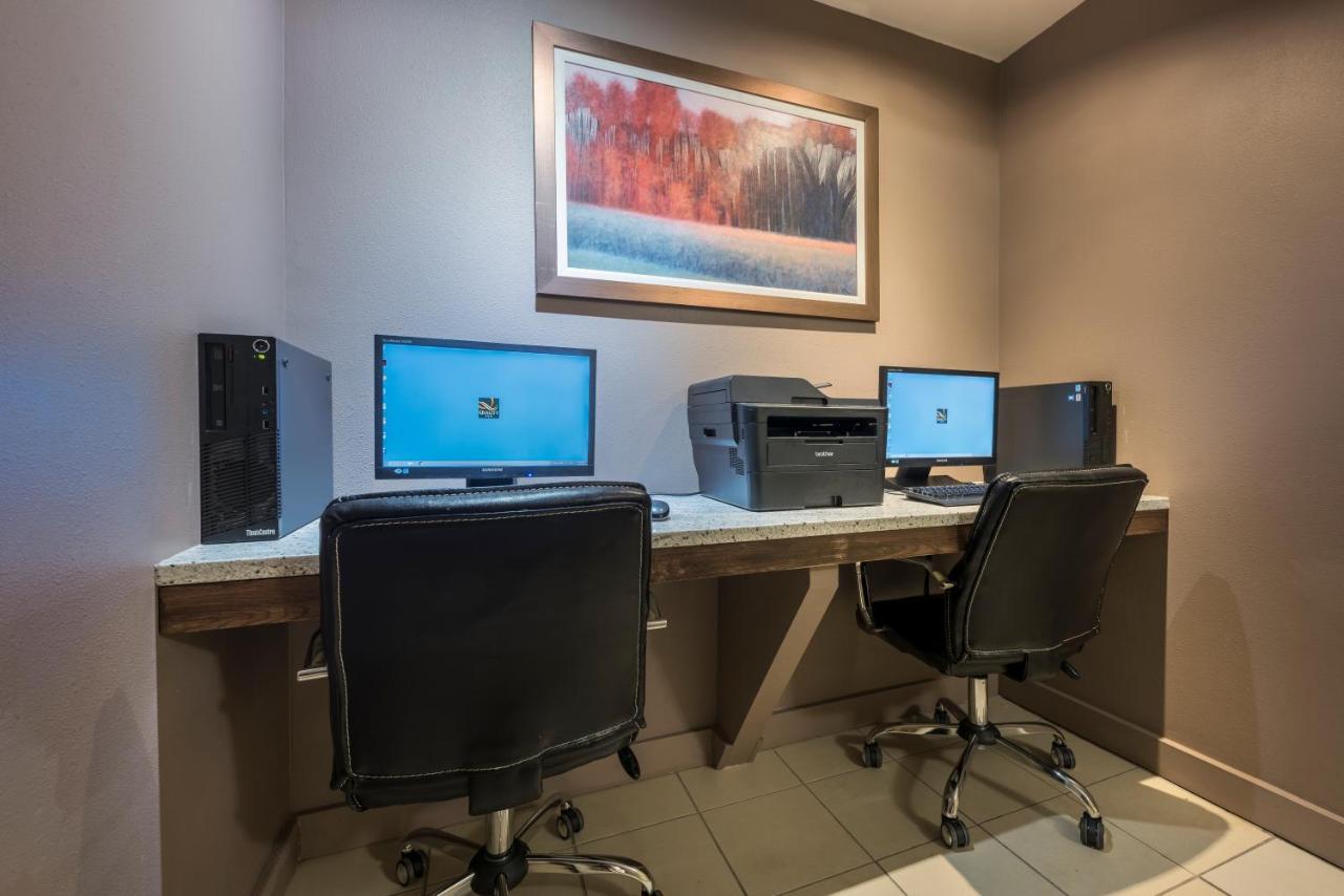 Quality Inn Airport Moncton Esterno foto